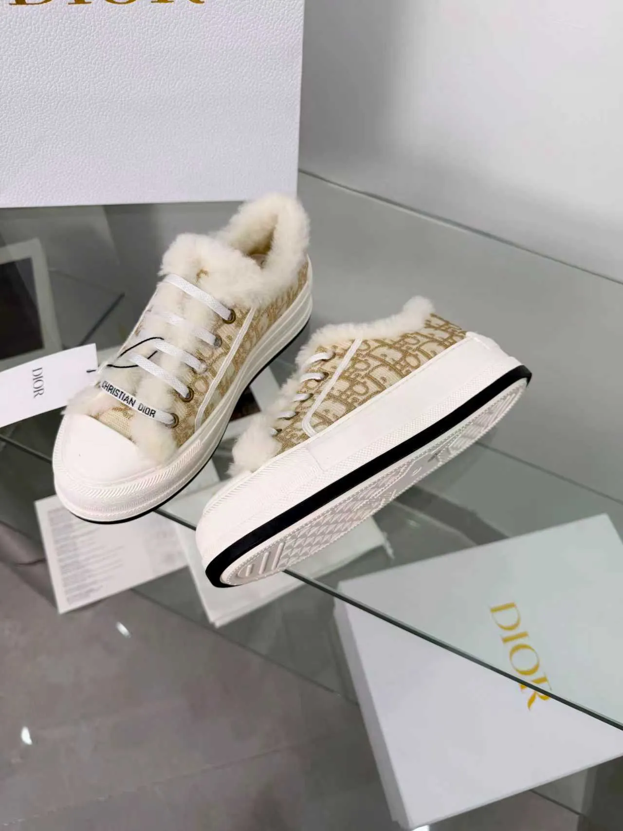 Men's men's shoes pP540! 𝐃𝐈𝐎𝐑 𝐖𝐚𝐥𝐤'𝐧 Dior Presbyopia Embroidery Wool Thick Sole Canvas Shoes Casual Sneakers (Half Flop) These Walk'n'Dior thick sole sneakers are a fashionable piece that elevates the collection. Oblique printed cotton embroidered upper with comfortable platform sole, tongue and Christian Dior Paris signature laces. Bottom thickness 4.5CM Size: Women's 35-41